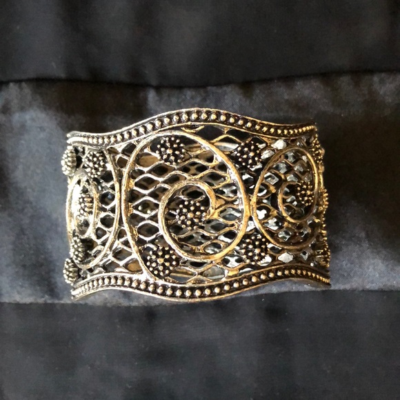 Cuff bracelet - Picture 2 of 5